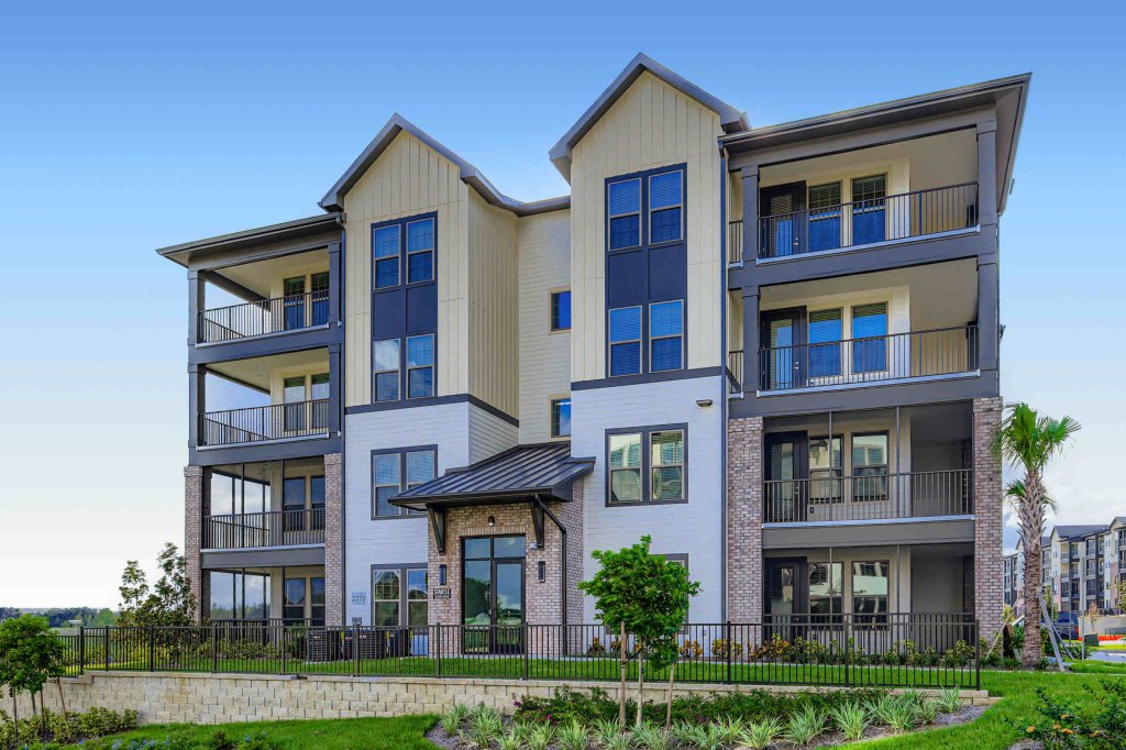 2300-hooks-street-print-quality-003-004-exterior-front