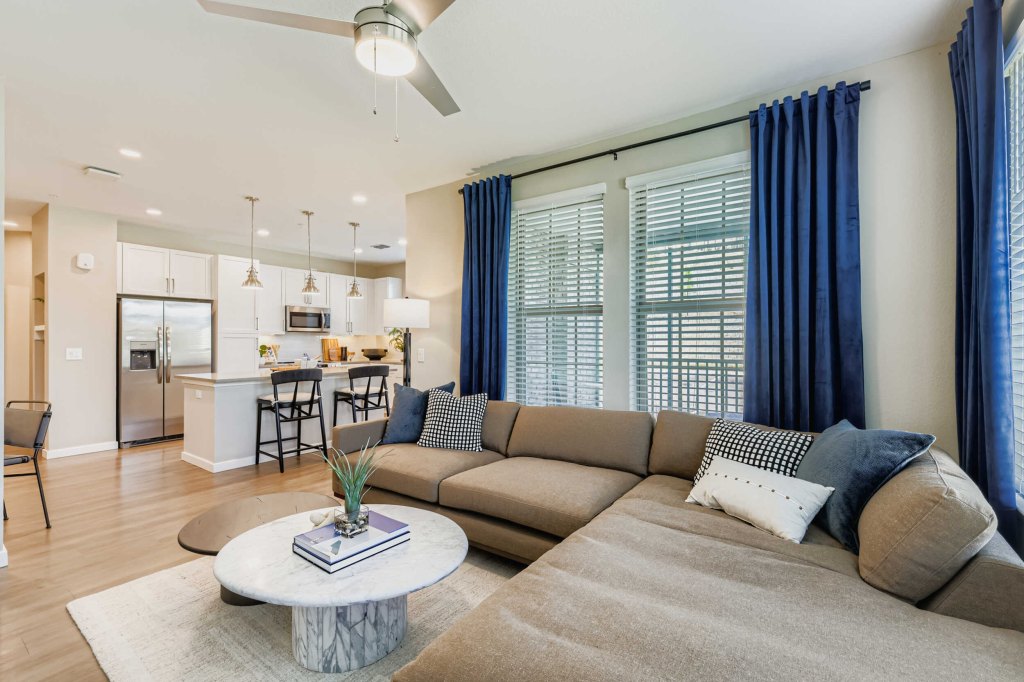 2300-hooks-street-print-quality-026-077-unit-1210-living-room