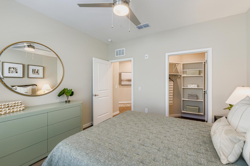 2300-hooks-street-print-quality-037-097-unit-1210-bedroom