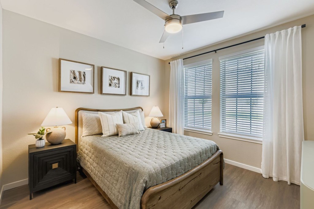 2300-hooks-street-web-quality-036-095-unit-1210-bedroom