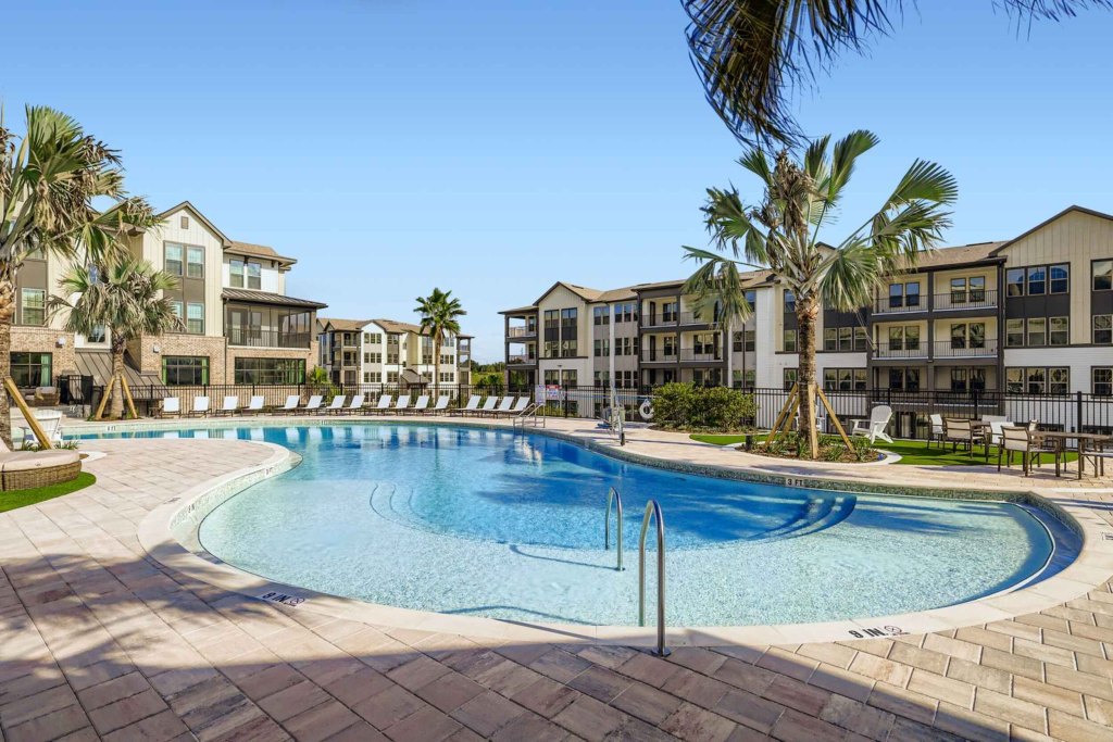 2300-hooks-street-web-quality-045-119-exterior-pool-1